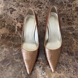 Nine West Hendleo Vintage Tan Croc-embossed Leather Pointy Toe Heels, Sz 6.5M